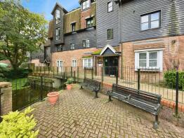 Flat 37, Waterford House, Thorney Mill Road, West Drayton UB7 7DL