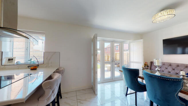 4 bed Detached for sale Image 9
