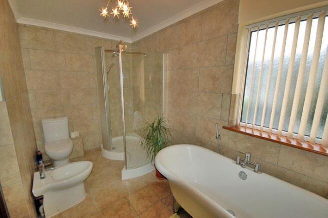 LUXURY BATHROOM
