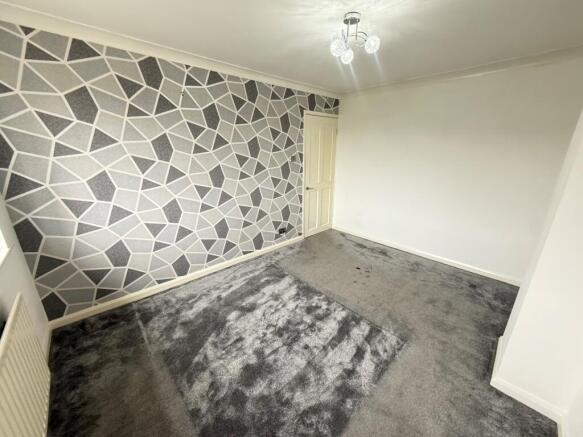 3 bed Semi-Detached to rent Image 11