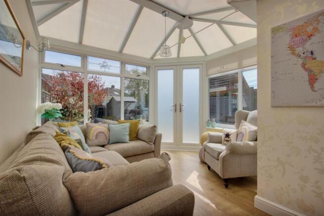 3 bed Semi-Detached for sale Image 6