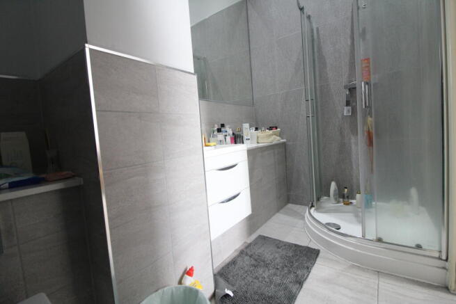 2 bed Apartment to rent Image 11