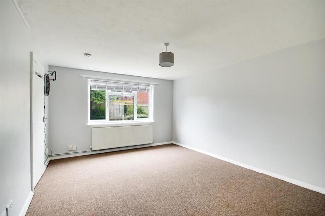 Meadow Road, Worthing, BN11 photo 2