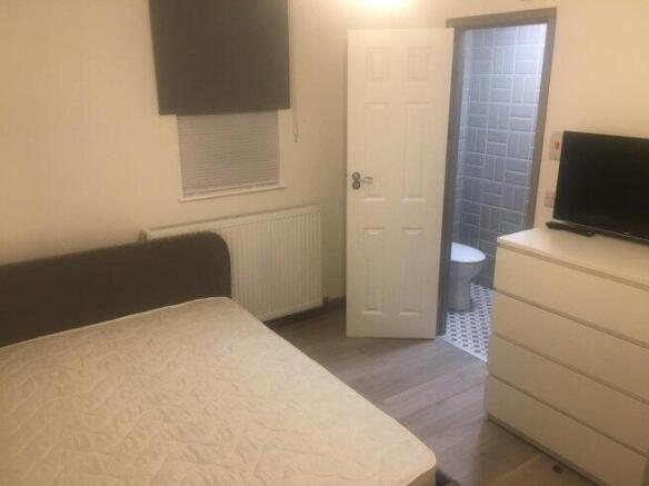 4 bed House Share to rent Image 7