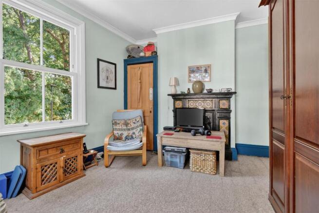 5 bed Semi-Detached for sale Image 10