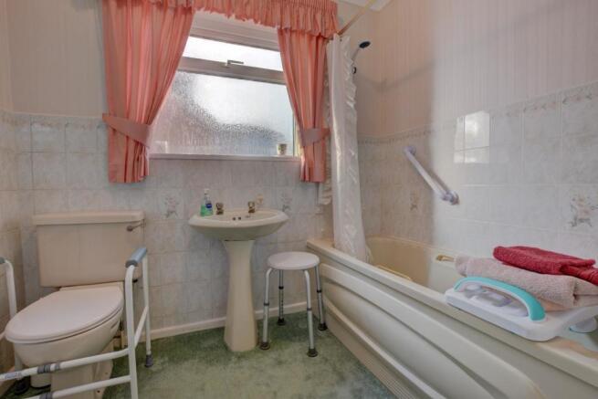 Bathroom - 3.jpg
