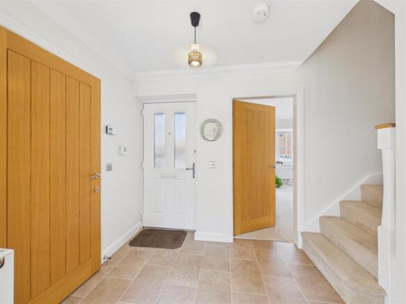 4 bed Detached for sale Image 11