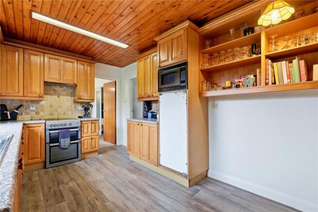 4 bed Detached to rent Image 9