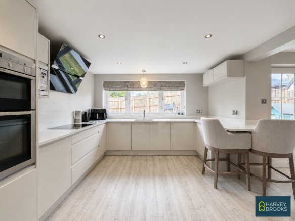 4 bed Detached for sale Image 6