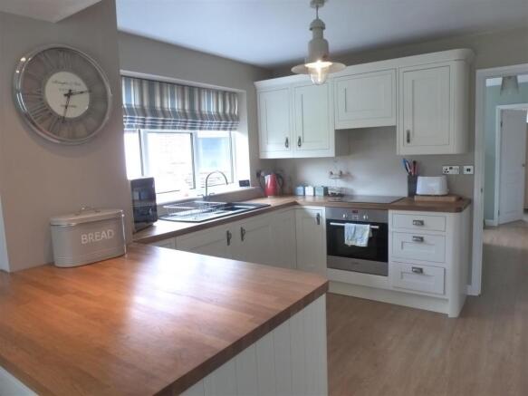 KITCHEN / DINING ROO