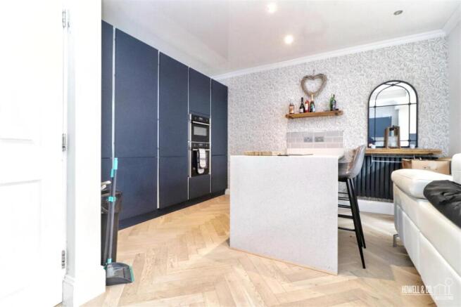 KITCHEN/DINING/FAMILY AREA