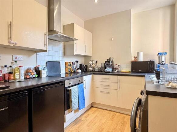 3 bed House to rent Image 5