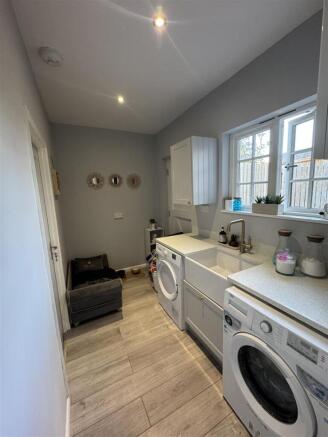 4 bed Detached for sale Image 11