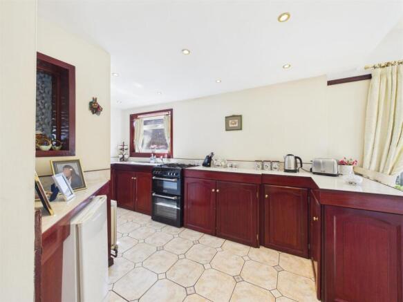 Kitchen 1.jpg