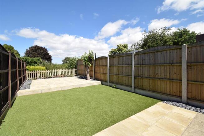 2 bed Terraced to rent Image 8