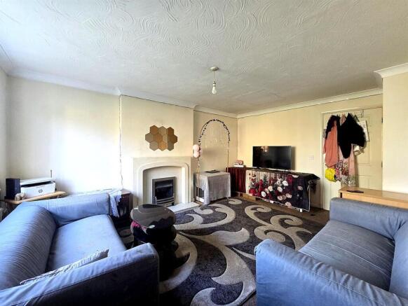 Peckstone Close, Parkside - Lounge.jpg