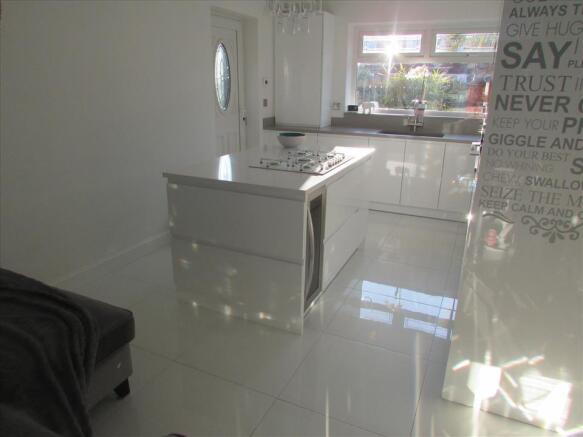 FIRST FLOOR LANDING