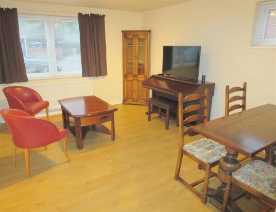 vendor Sitting room 2.JPG