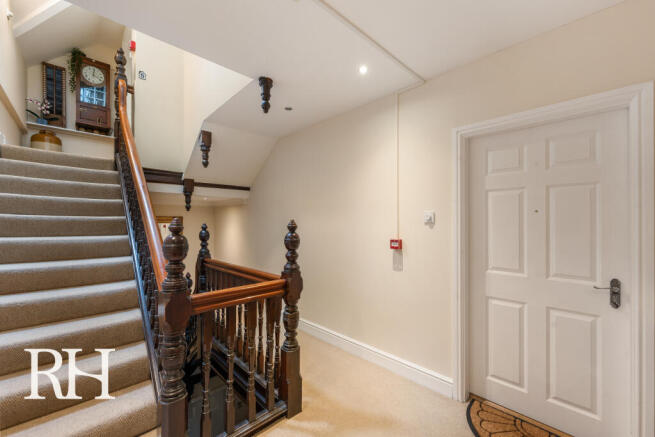 Landing, entry to Flat 4