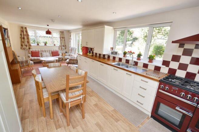 Open plan kitchen/dining/living