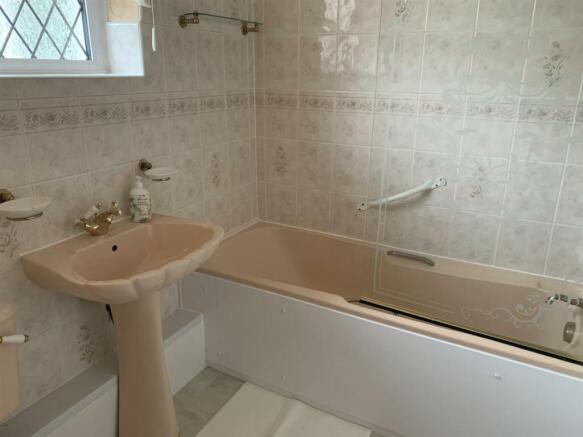 Bathroom.jpg