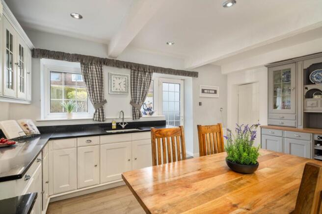 4 bed Detached for sale Image 8