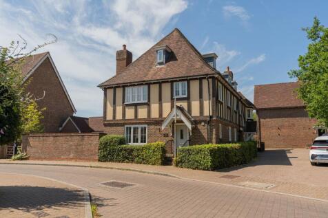 Middle Village, Haywards Heath, RH16