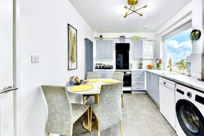 5_Modern_Kitchen_Zanussi_Bosch_Marble_Leaf_Window1