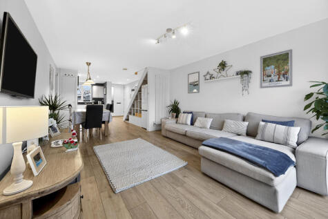 Sunbury Lane, Battersea, SW11