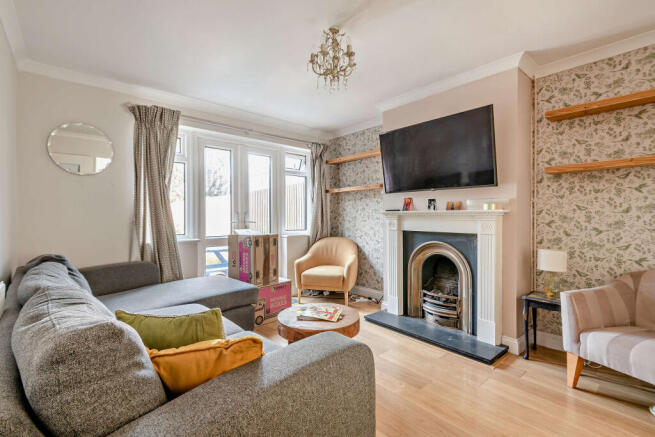 Saxon Crescent, Horsham, RH12 photo 5