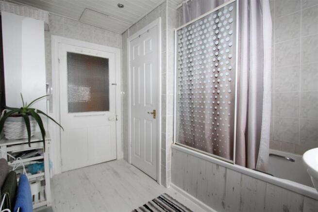 Bathroom..jpg