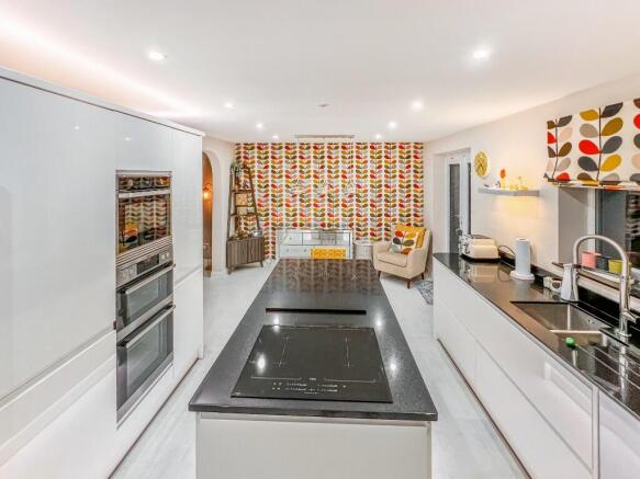 4 bed Detached for sale Image 4