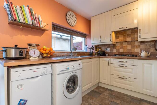 kitchen 1.jpg
