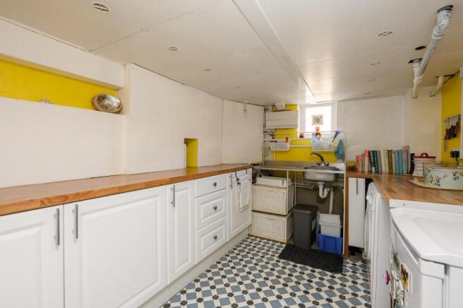 4 bed House for sale Image 12