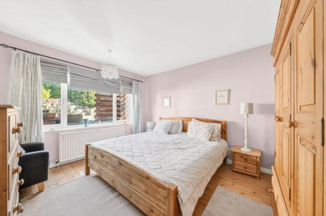 4 bed Detached for sale Image 11
