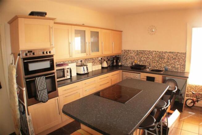 KITCHEN/BREAKFAST RO