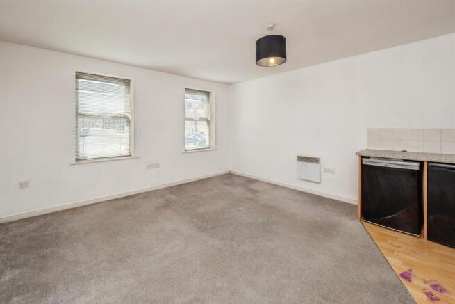 2 bed Apartment for sale Image 5