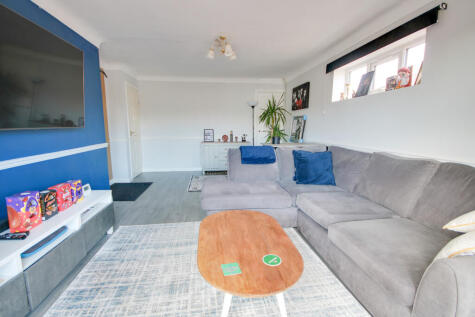 Sholing! No Maintenance Charge! Garden! Over 900 Years On Lease!