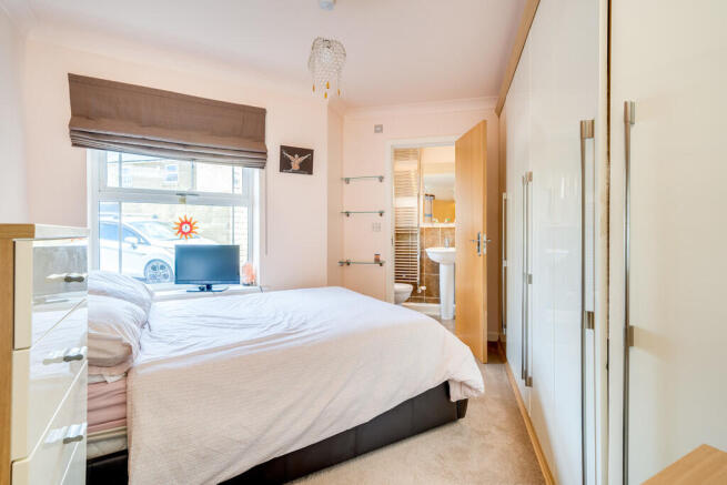 2 bed Apartment to rent Image 6