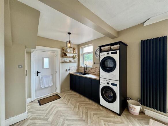 4 bed Semi-Detached for sale Image 10