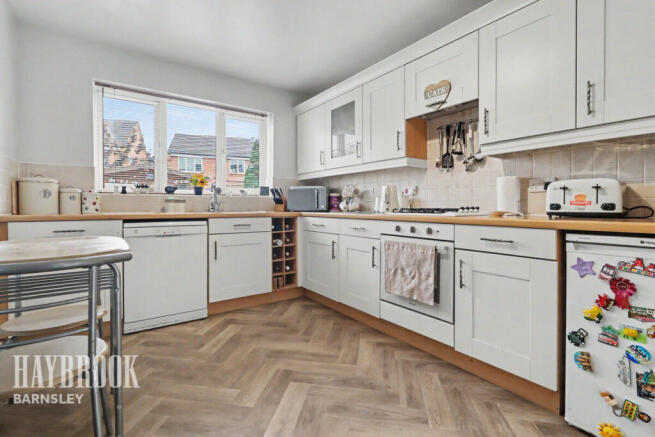 4 bed Detached for sale Image 4