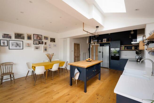 Kitchen_Dining room (1).jpg
