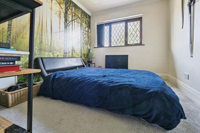 5 bed Detached for sale Image 9