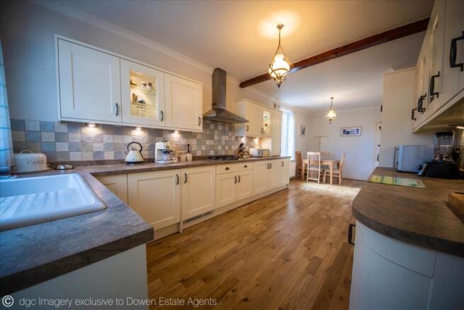 KITCHEN/BREAKFAST ROOM