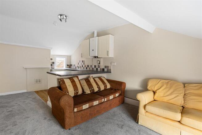 2 bed Apartment to rent Image 6