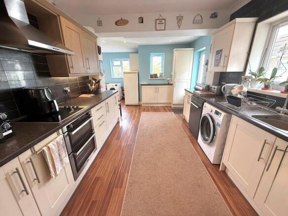 12 Knightscroft A...