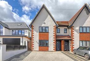2, 1b Grange Manor, Grange Crescent, Chigwell IG7 5JB
