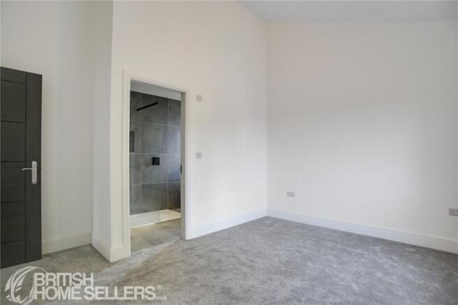 4 bed Detached for sale Image 11