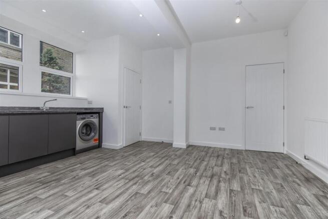 2 bed End of Terrace to rent Image 9