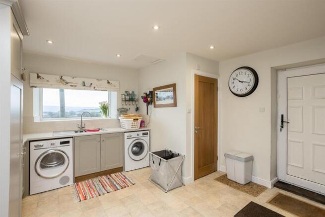 5 bed House for sale Image 12